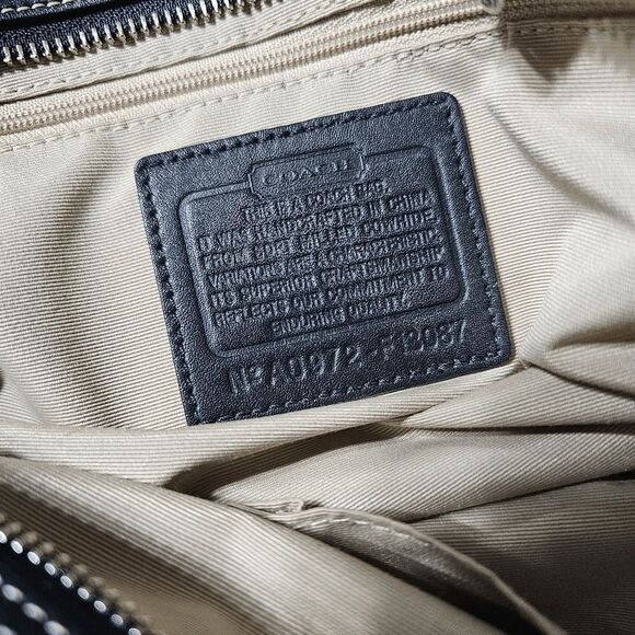 Near Vintage Coach Hamptons Carryall Tote Satchel in Black Pebbled Leather - Picture 8 of 8